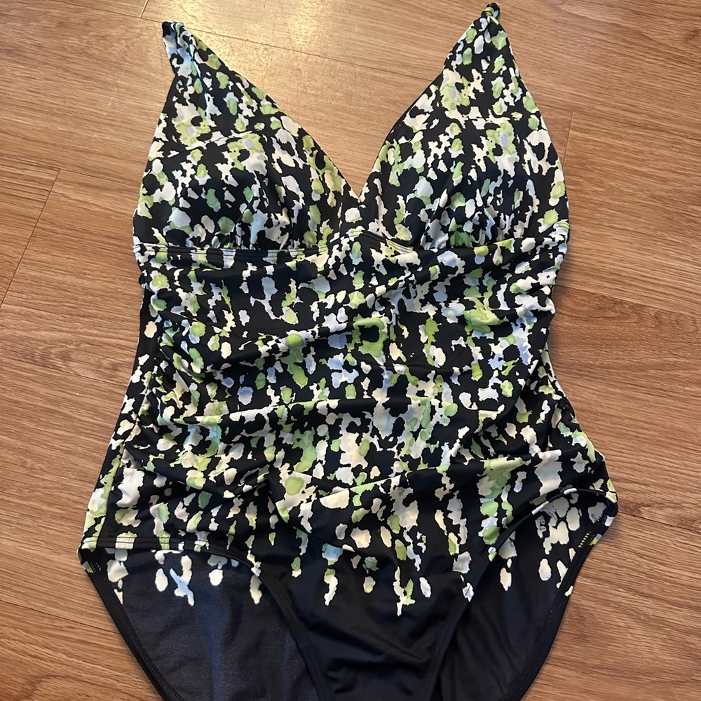 Be Creative Woman’s Swimsuit - Black and Green